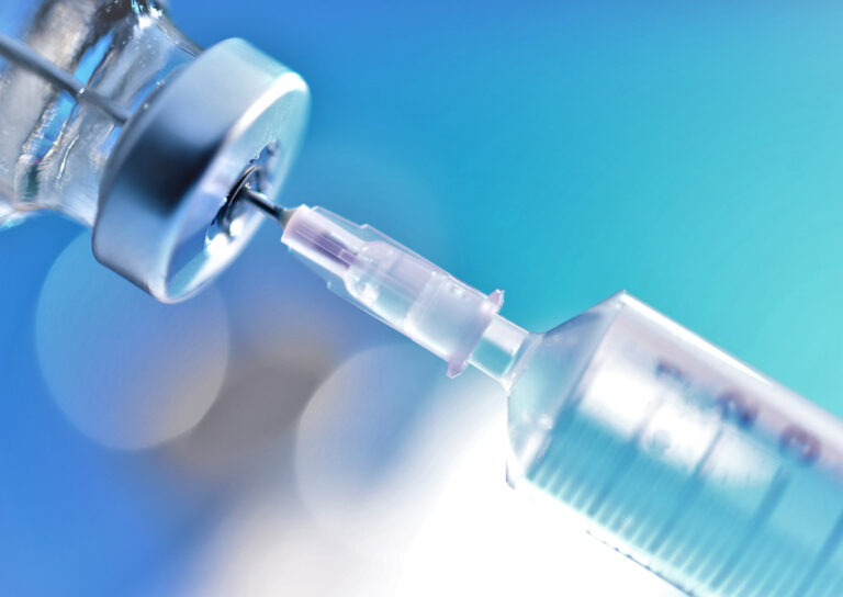 Canada aprobă un vaccin pe bază de plante împotriva COVID-19