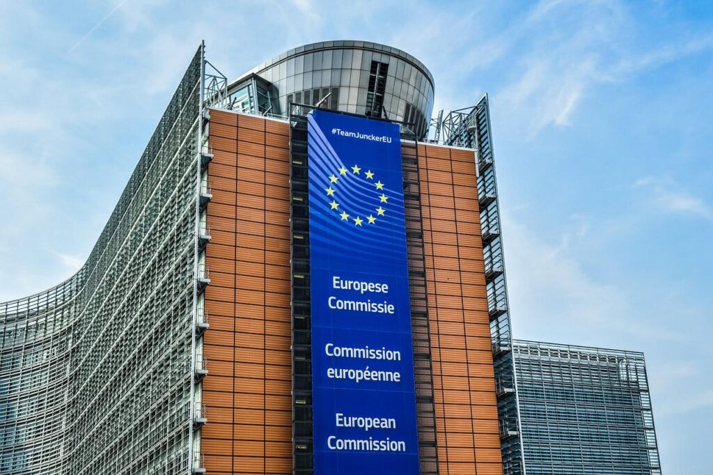 La Comisión Europea autoriza la importación de dos cultivos MG para su uso en alimentación y piensos